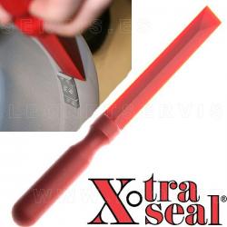 Espátula de plástico para quitar contrapesas adhesivas.